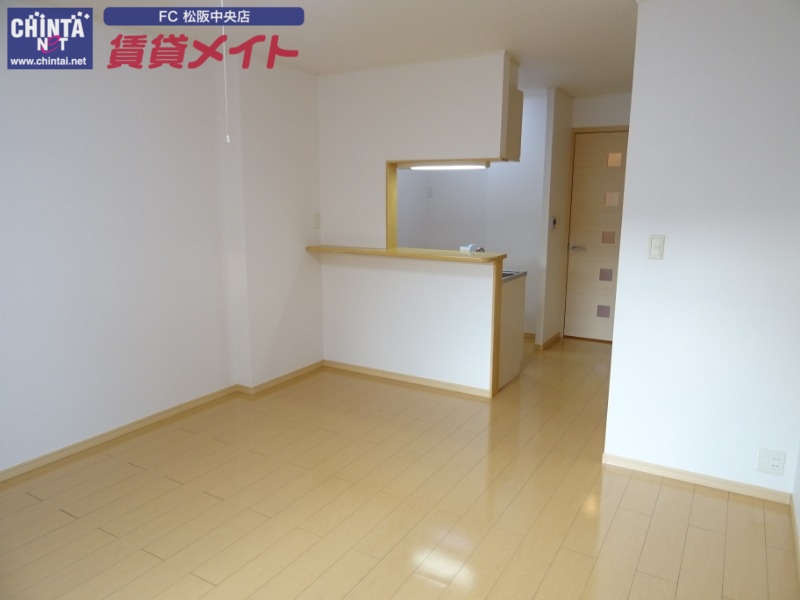 居室・リビング　別部屋反転写真です