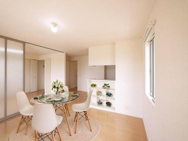 居室・リビング　CGで家具等を配置したもので家具等は含まれません