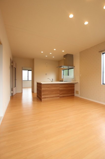 居室・リビング　別号室の写真です（間取り反転）