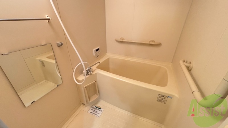 バス・シャワールーム　浴室は狭すぎず、シャワーも浴びやすそうです。
