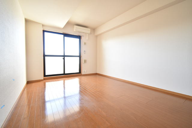 居室・リビング　【洋室９帖】　クローゼット付き★