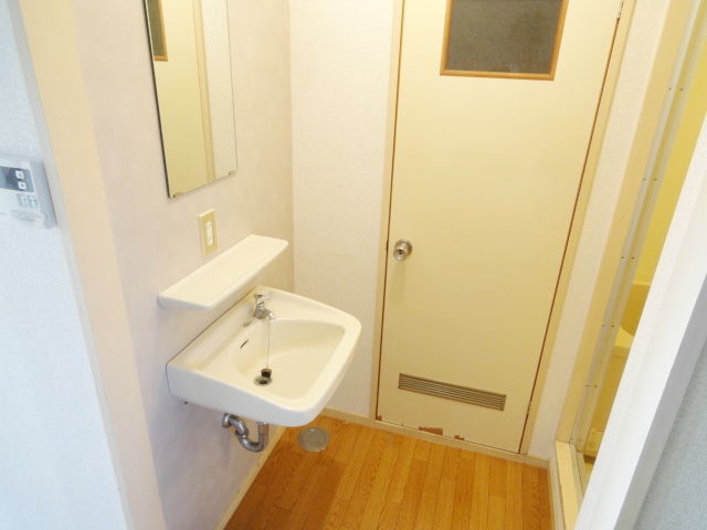 洗面設備　同物件別号室の写真です。