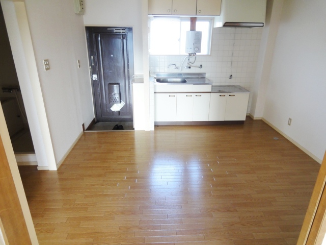 居室・リビング　同物件別号室の写真です。