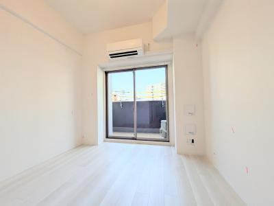 居室・リビング　同タイプ４０２建築中の時の写真です。