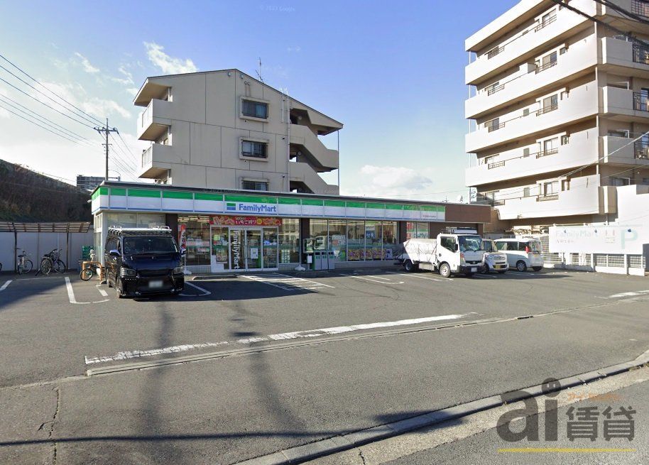 コンビニ　ファミリーマート坂戸駅南けやき通り店（コンビニ）まで1020m