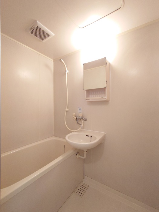 バス・シャワールーム　ゆったり過ごせるお風呂です