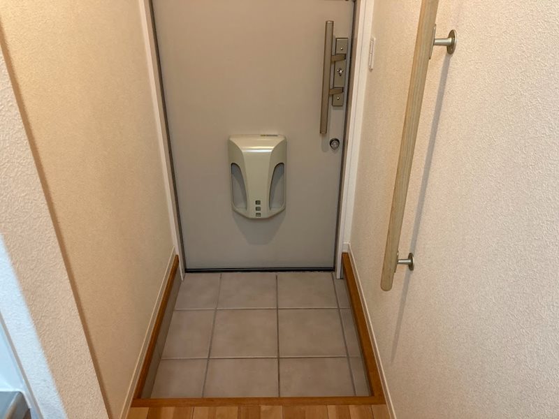 玄関　建築中