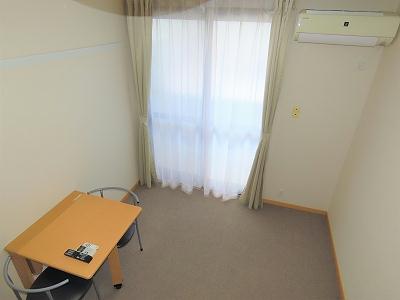 居室・リビング　ベッド上からのアングルです