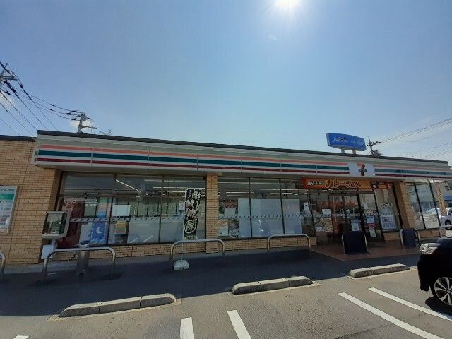 コンビニ　セブンイレブン伊勢崎市民病院前（コンビニ）まで450m