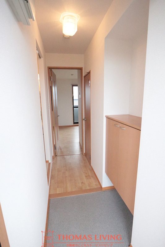 玄関　写真は同物件の別号室です。