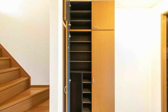 玄関　シューズボックス