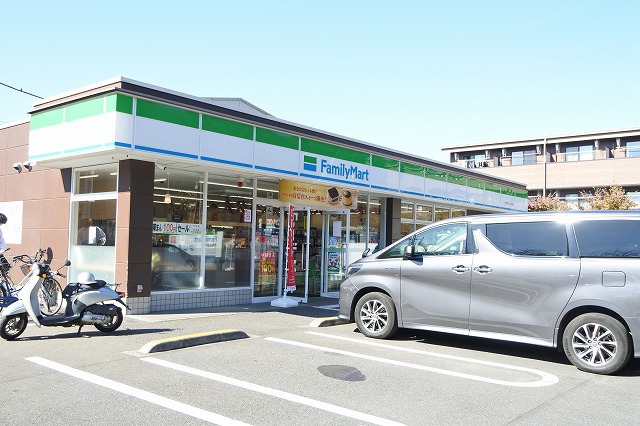 コンビニ　ファミリーマート（コンビニ）まで1098m