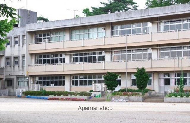 小学校　館林市立第八小学校（小学校）まで641m