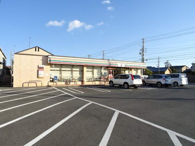 コンビニ　セブンイレブン（コンビニ）まで872m