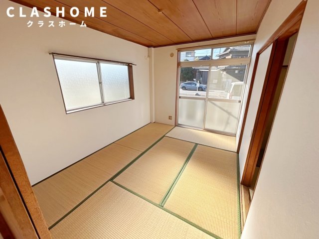 居室・リビング　同物件の別部屋になります。