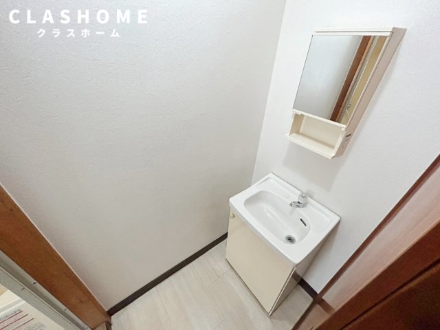 洗面設備　同物件の別部屋になります。