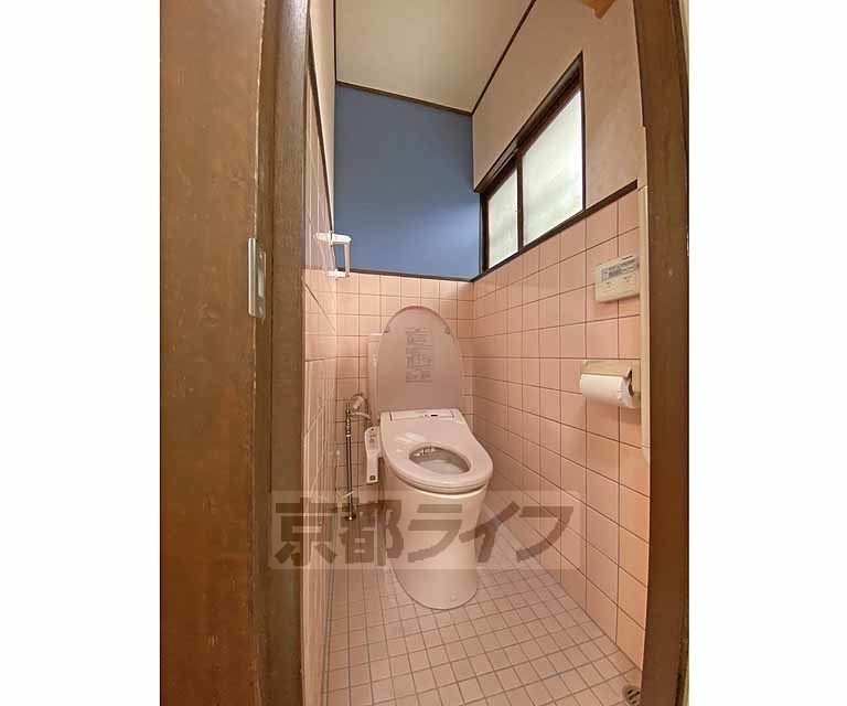 トイレ　洗浄機能付きトイレです。