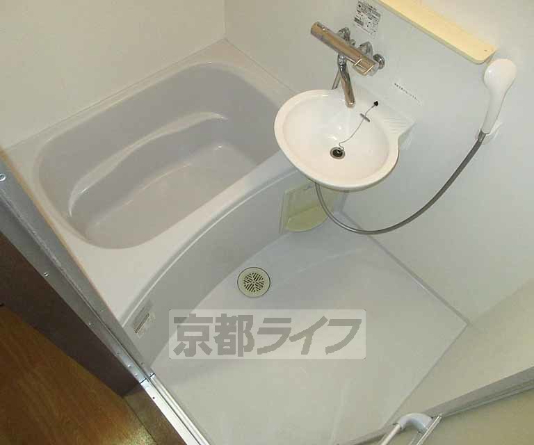 バス・シャワールーム　清潔感あるバスルームです！