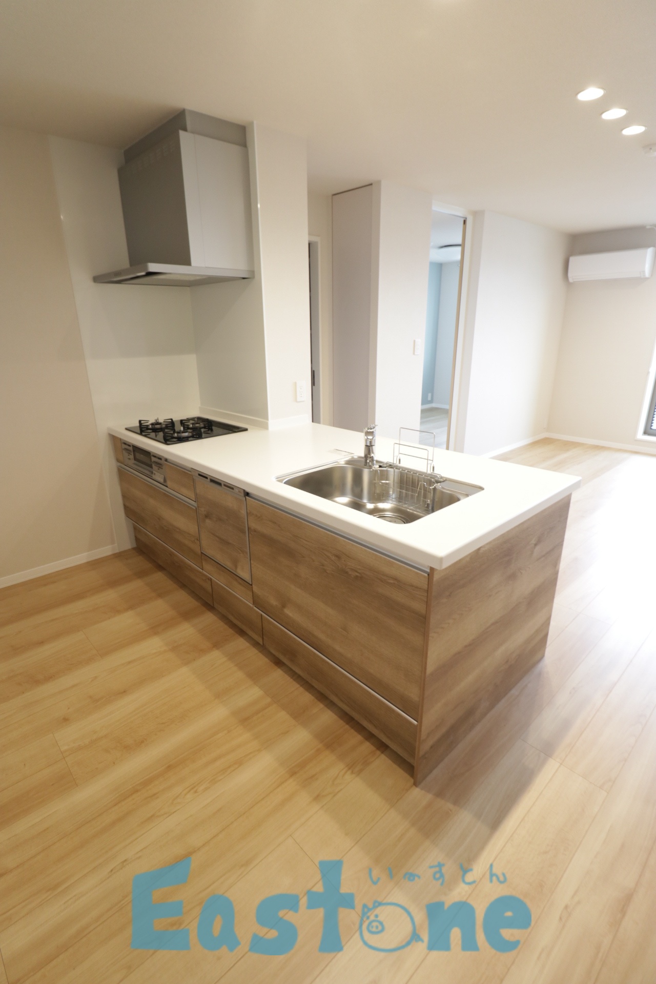 キッチン　ワイドなキッチンスペース