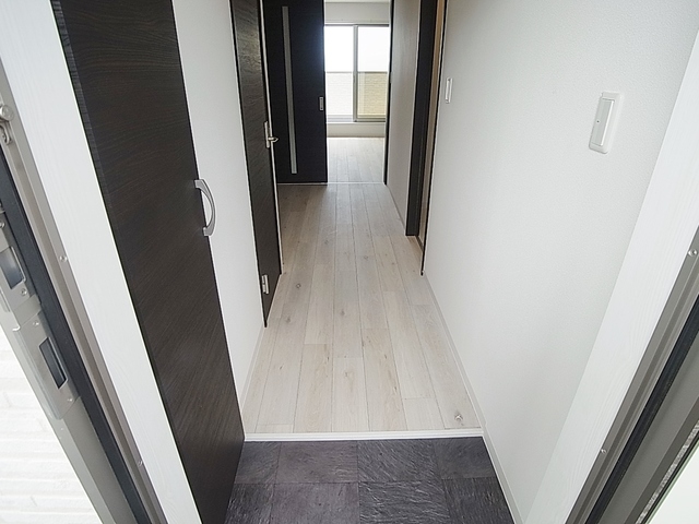 玄関　玄関にはシューズＢＯＸ完備