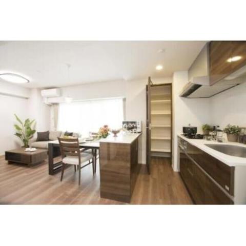 居室・リビング　室内