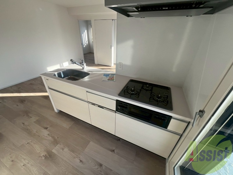 キッチン　３口システムキッチンなので、すぐお料理に使えます！