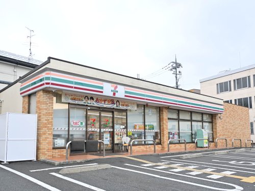 コンビニ　セブンイレブン 奈良西木辻町店（コンビニ）まで702m
