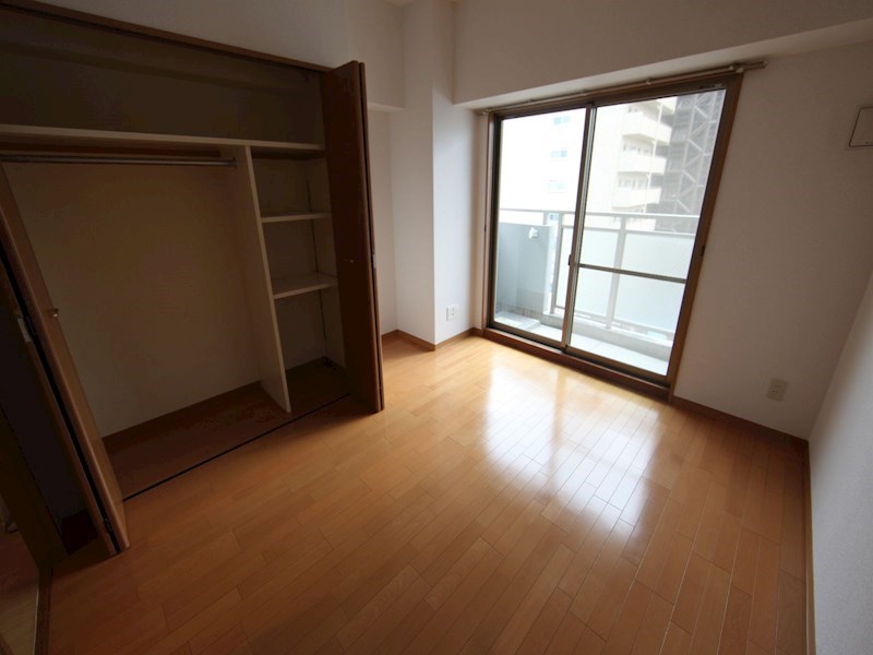 居室・リビング　洋室6.2帖　クローゼット付　バルコニー