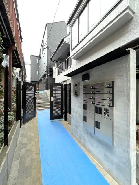 エントランス　清潔なエントランスです