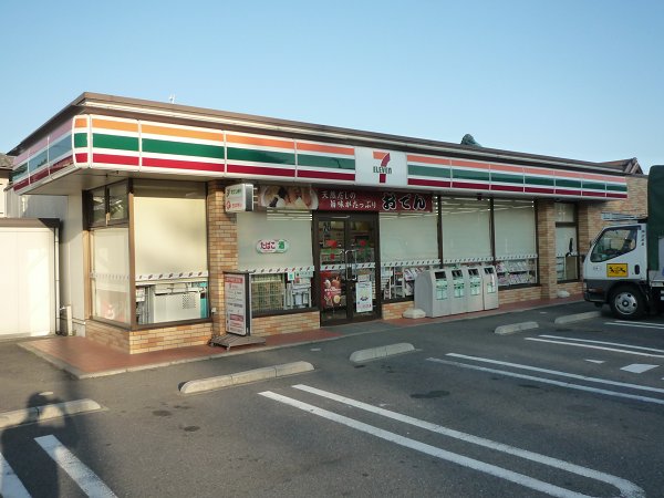 コンビニ　コンビニ（コンビニ）まで1000m