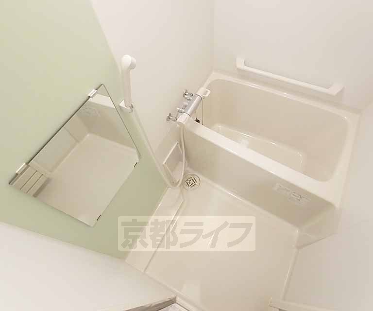 バス・シャワールーム　広めのバスルームです。