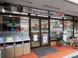 コンビニ　セブンイレブン新宿岩戸町店（コンビニ）まで321m