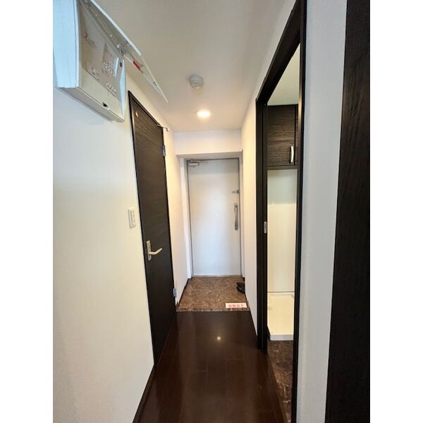 玄関　※別室の参考写真の為、現況優先です。