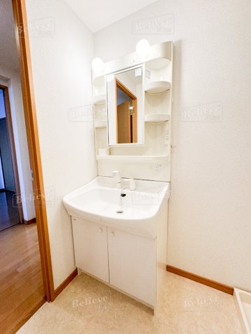 洗面設備　明るい洗面所です★