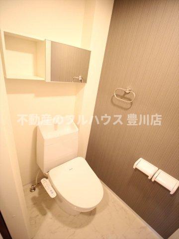 トイレ　写真は同型タイプ別物件