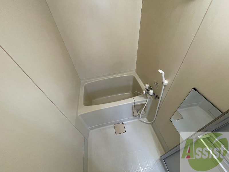 バス・シャワールーム　お風呂になります。一日の疲れを癒してくださいね。