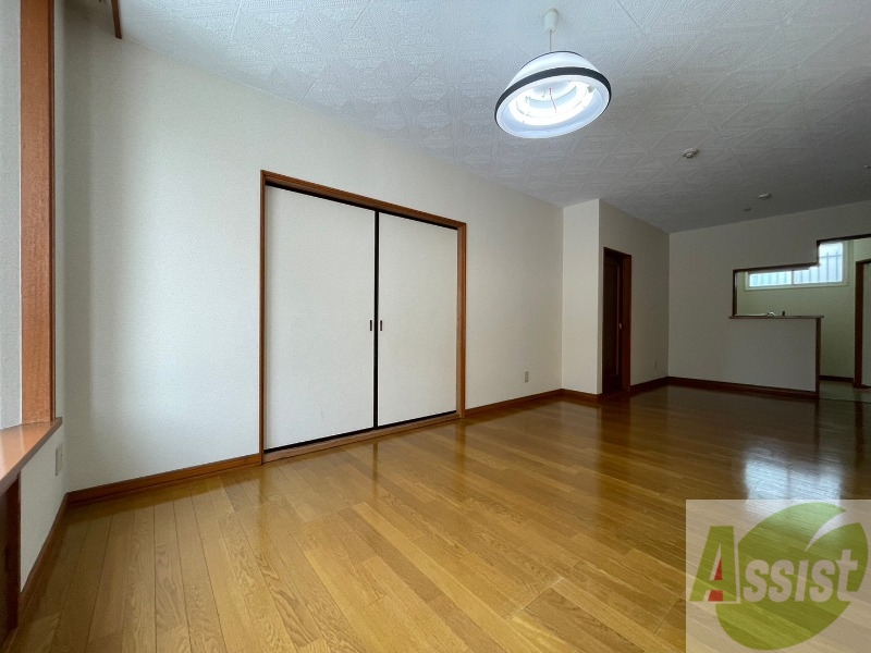 居室・リビング　広くてキレイなお部屋が広がっていて、充実した生活が送れそう。