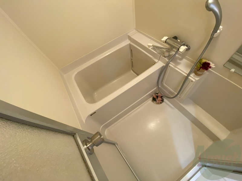 バス・シャワールーム　お風呂になります。一日の疲れを癒してくださいね。