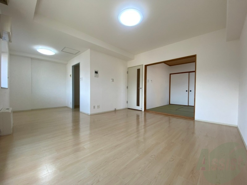 居室・リビング　広々としたリビングですね。使い勝手がよさそうですね！