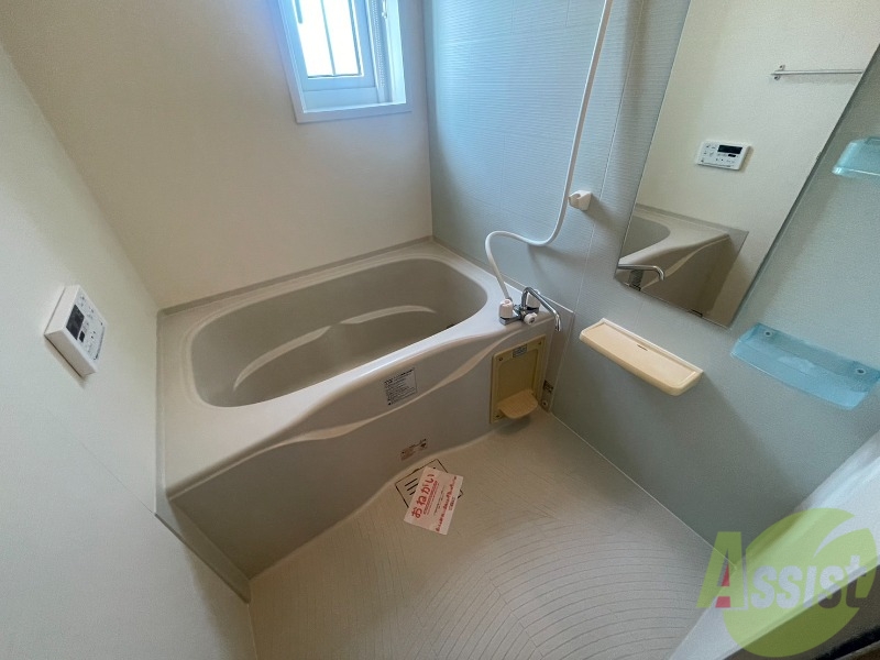 バス・シャワールーム　追い焚き機能の付いた浴室で、いつでも温かいお風呂に入れます。