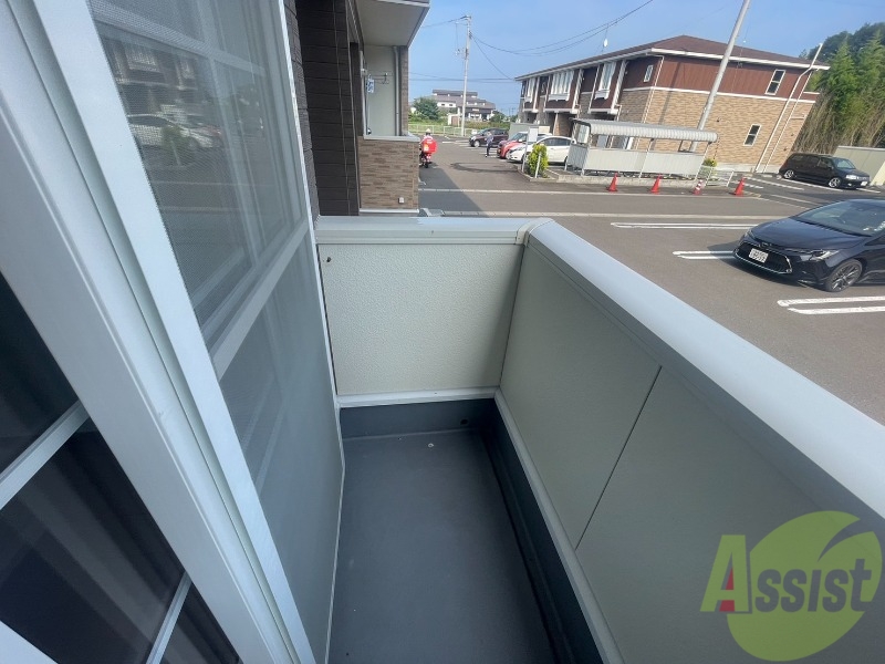 バルコニー　衣類などを干すことのできるバルコニーのスペースです。