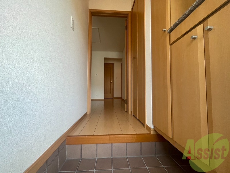 玄関　玄関から撮影しました。敷居が低くて安心ですね～