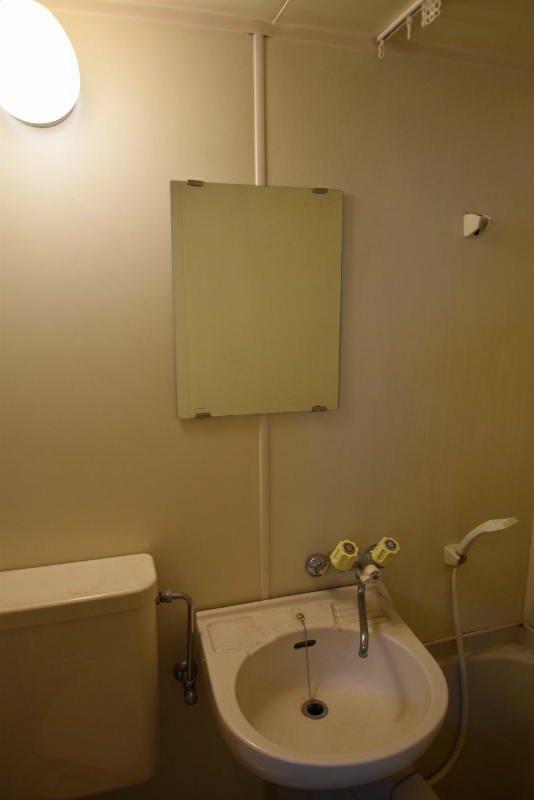 洗面設備　洗面台は浴室内