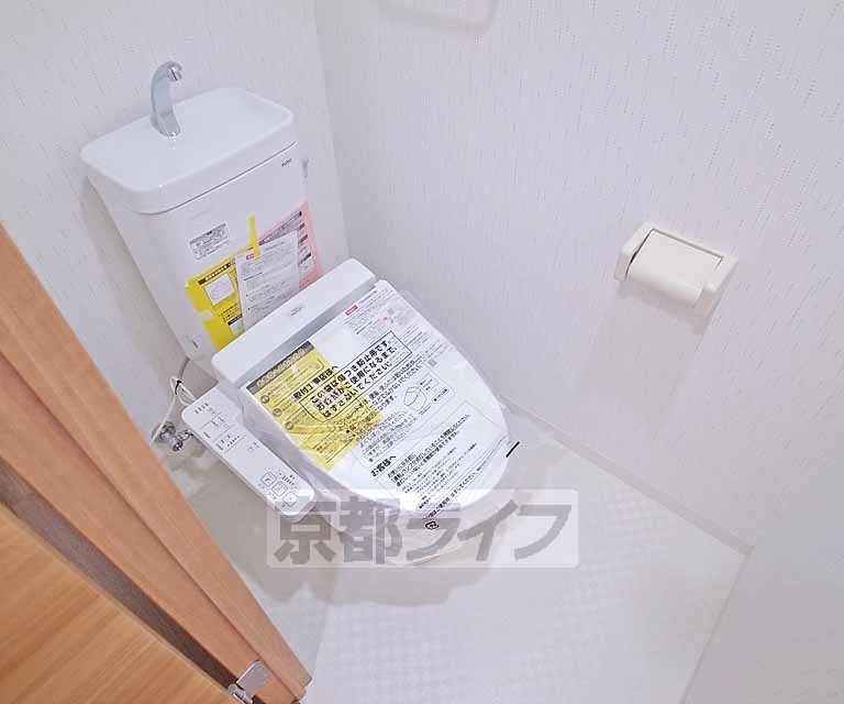 トイレ　ウォシュレット付です。