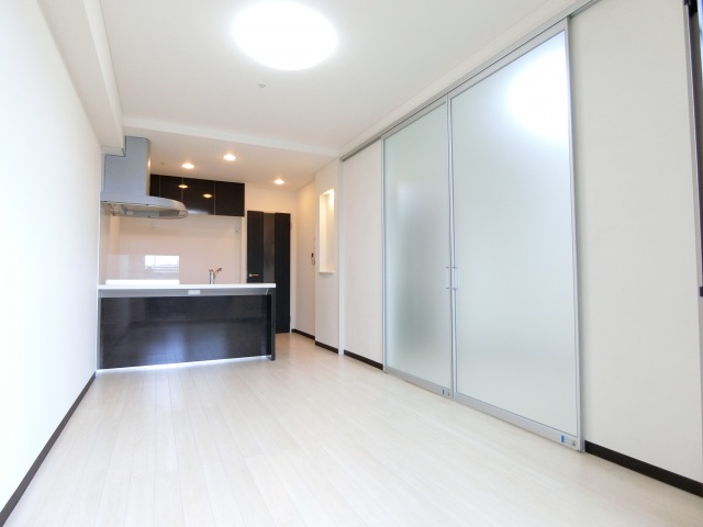 居室・リビング　カウンターキッチンのリビング