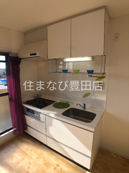 キッチン　同型別部屋写真（反転）