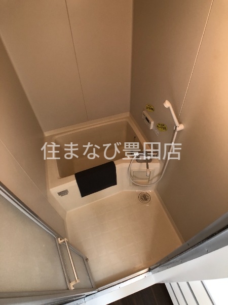 バス・シャワールーム　同型別部屋写真（反転）