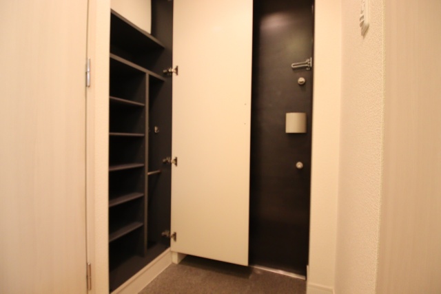 玄関　※別室の参考写真の為、現況優先です。