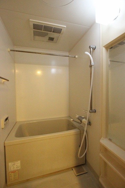バス・シャワールーム　同物件、別号室のものです。
