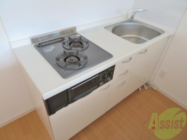 キッチン　２口コンロとグリルが付いていますので、お料理がはかどりますね